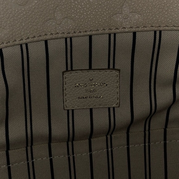 LOUIS VUITTON Artsy MM Bag. - Picture 8 of 8